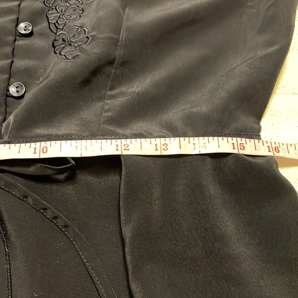 BEA CLASSICS black long sleeved blouse. Size 8. Detailed front. Vintage style. - Picture 11 of 15